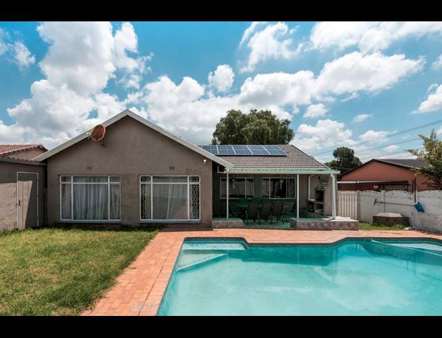 3 BEDROOM HOUSE FOR SALE IN KLOPPERPARK